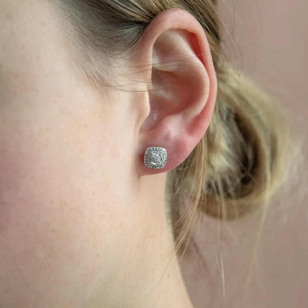 0.10 Carat Diamond Stud Earring Set with 30 Brilliant Diamonds in Sterling Silver