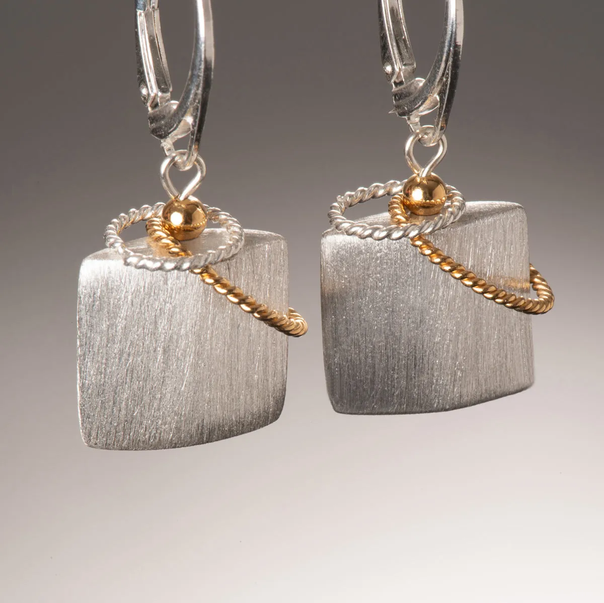 13 twist sv earring