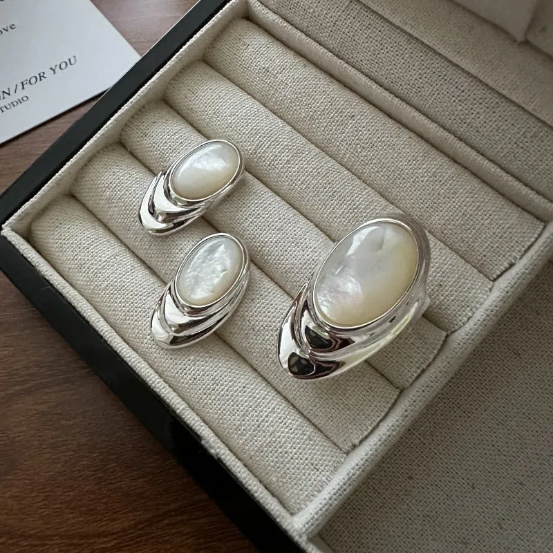 925 sterling silver fashionable white shell earring