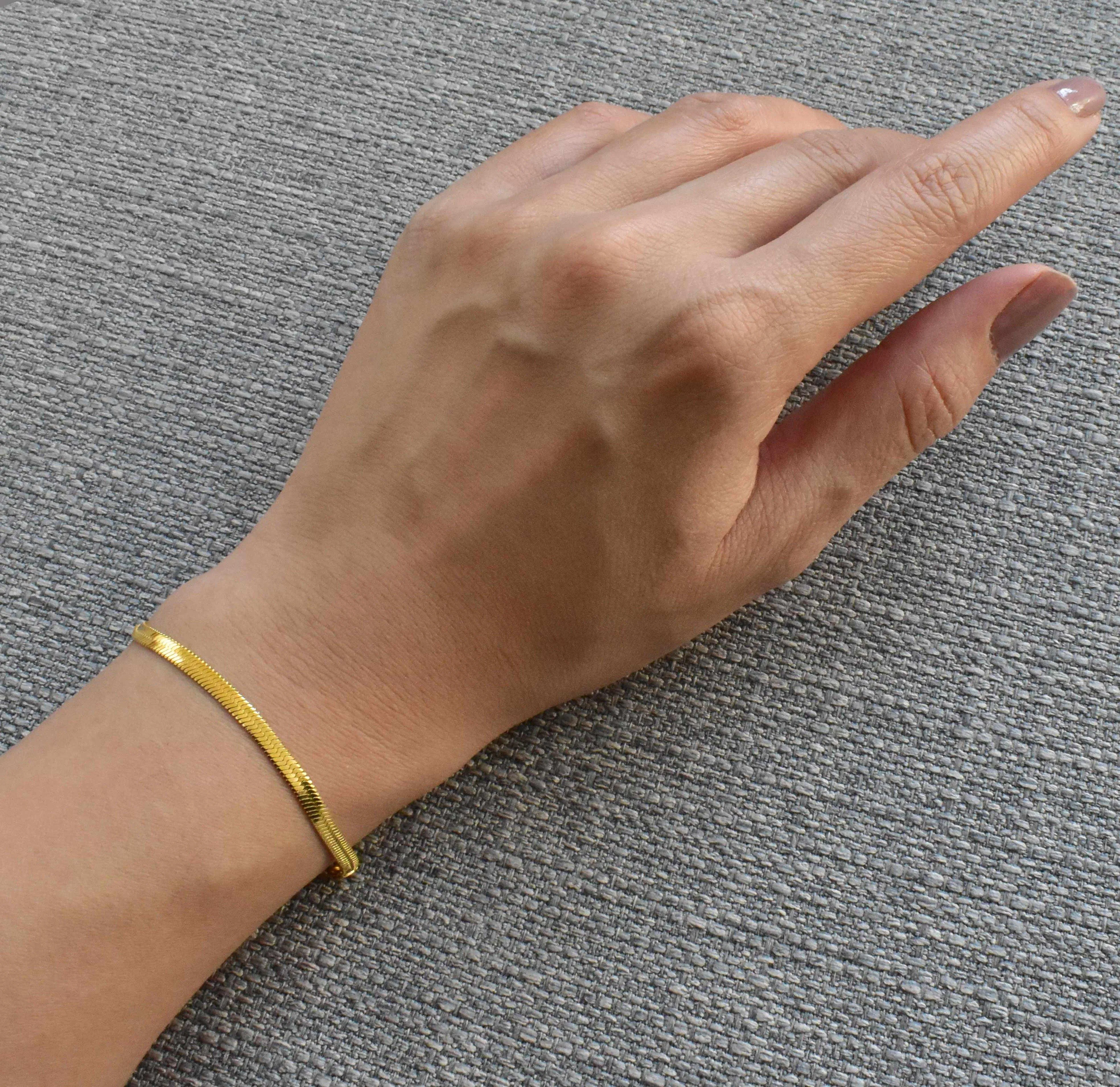 BECCA GOLD SNAKE CHAIN BRACELET