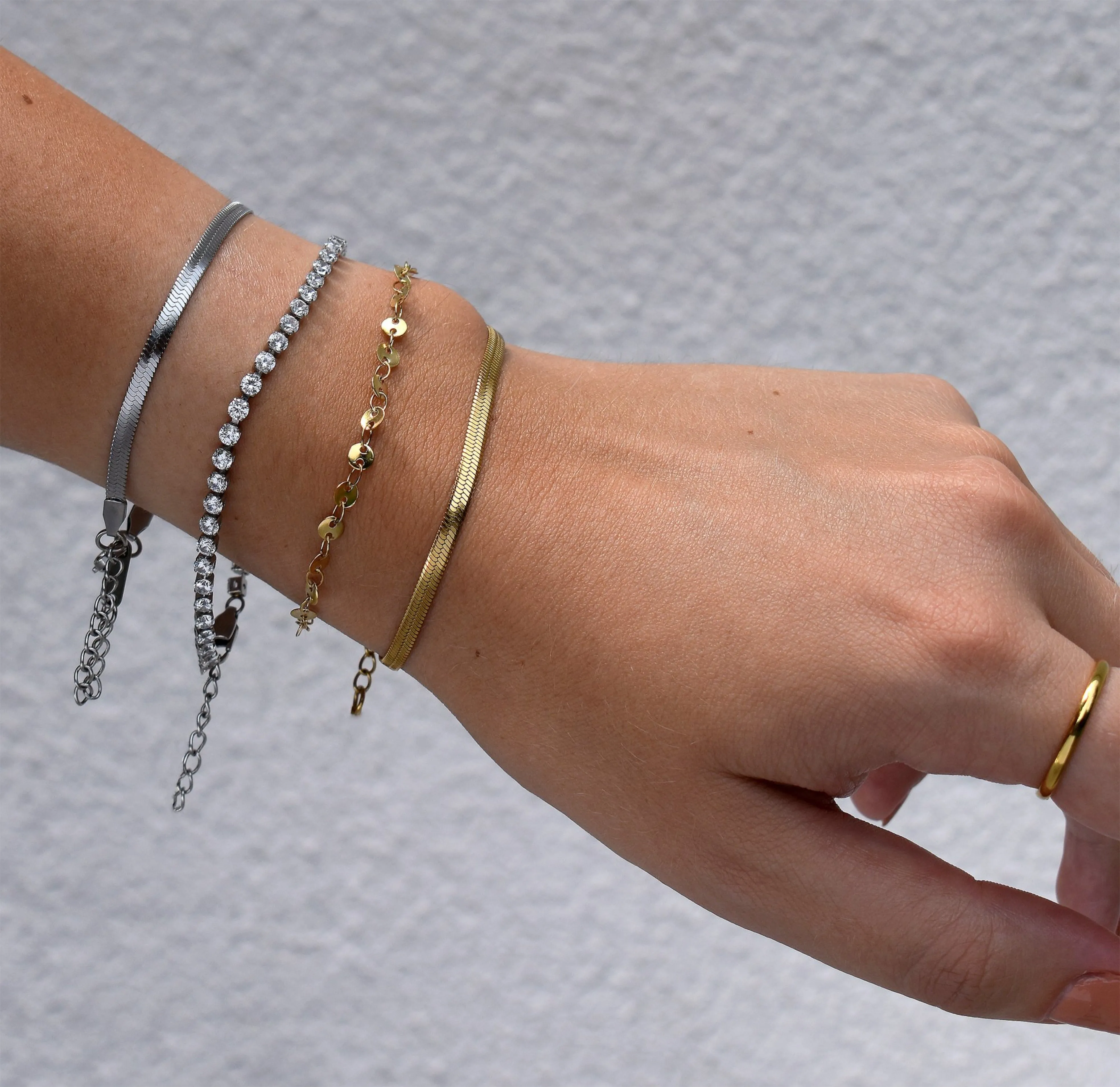 BECCA GOLD SNAKE CHAIN BRACELET