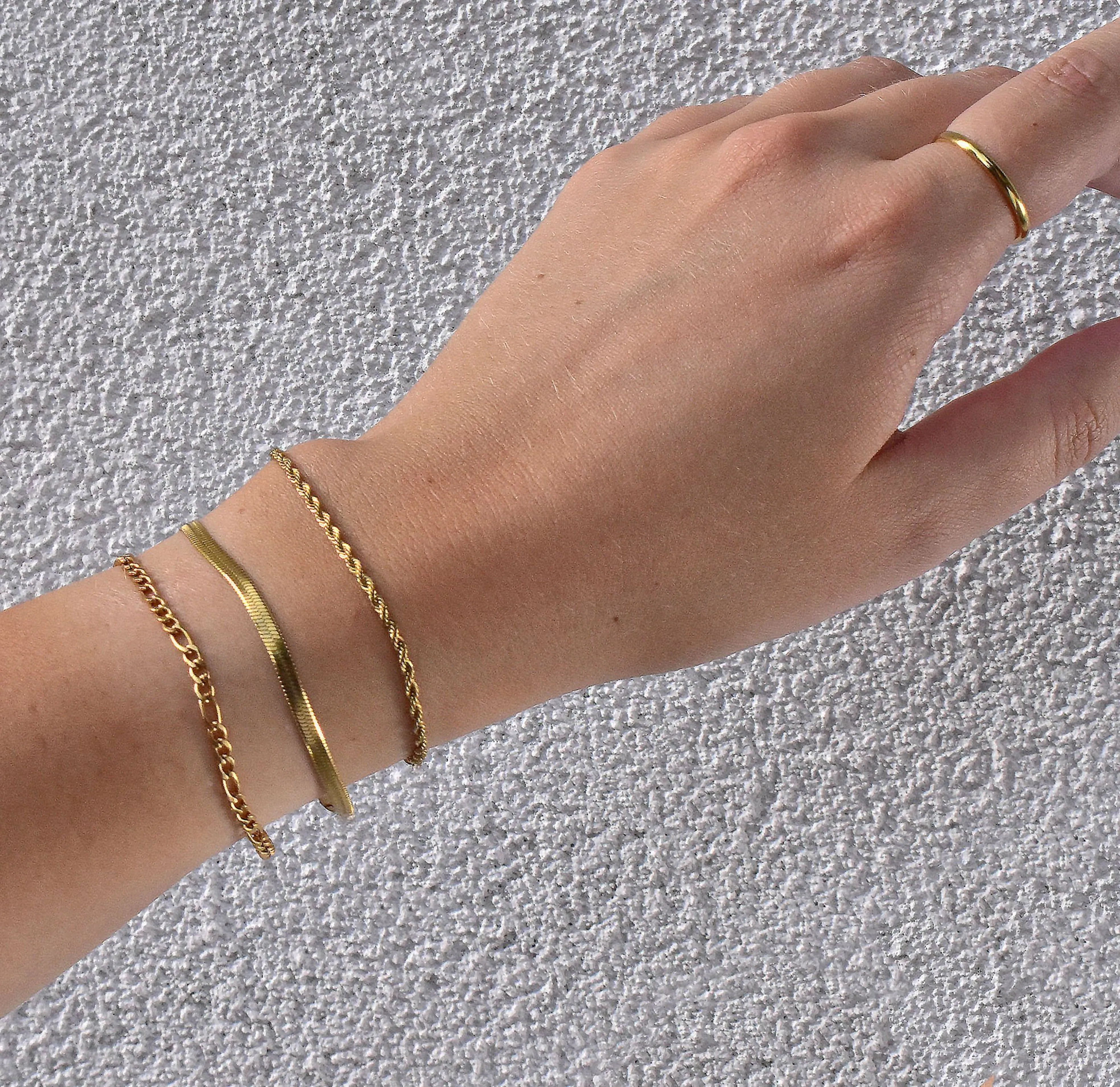 BECCA GOLD SNAKE CHAIN BRACELET