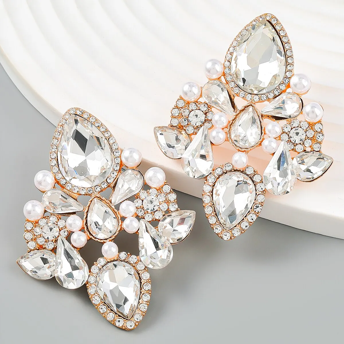Fashionable Metal Rhinestone Pearl Like Geometric Earrings Women