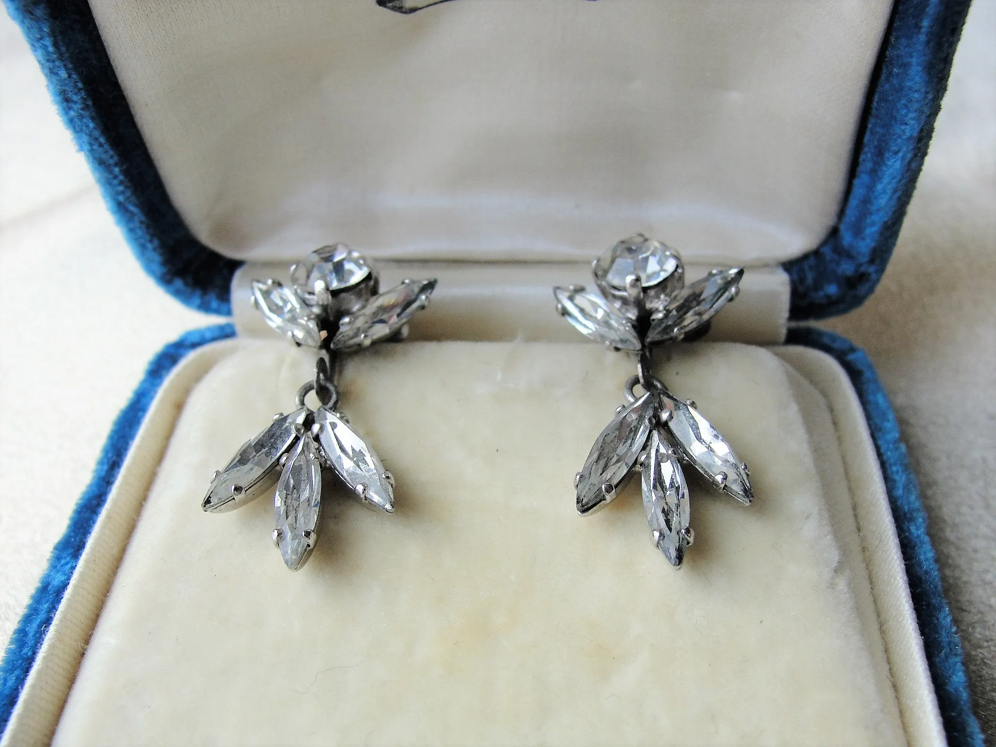 GLAMOROUS Vintage 50s SHERMAN Earrings,Brilliant Clear Drop Earrings,Navette Rhinestone Clip Ons,Sherman Dangle Earrings,Collectible Jewelry