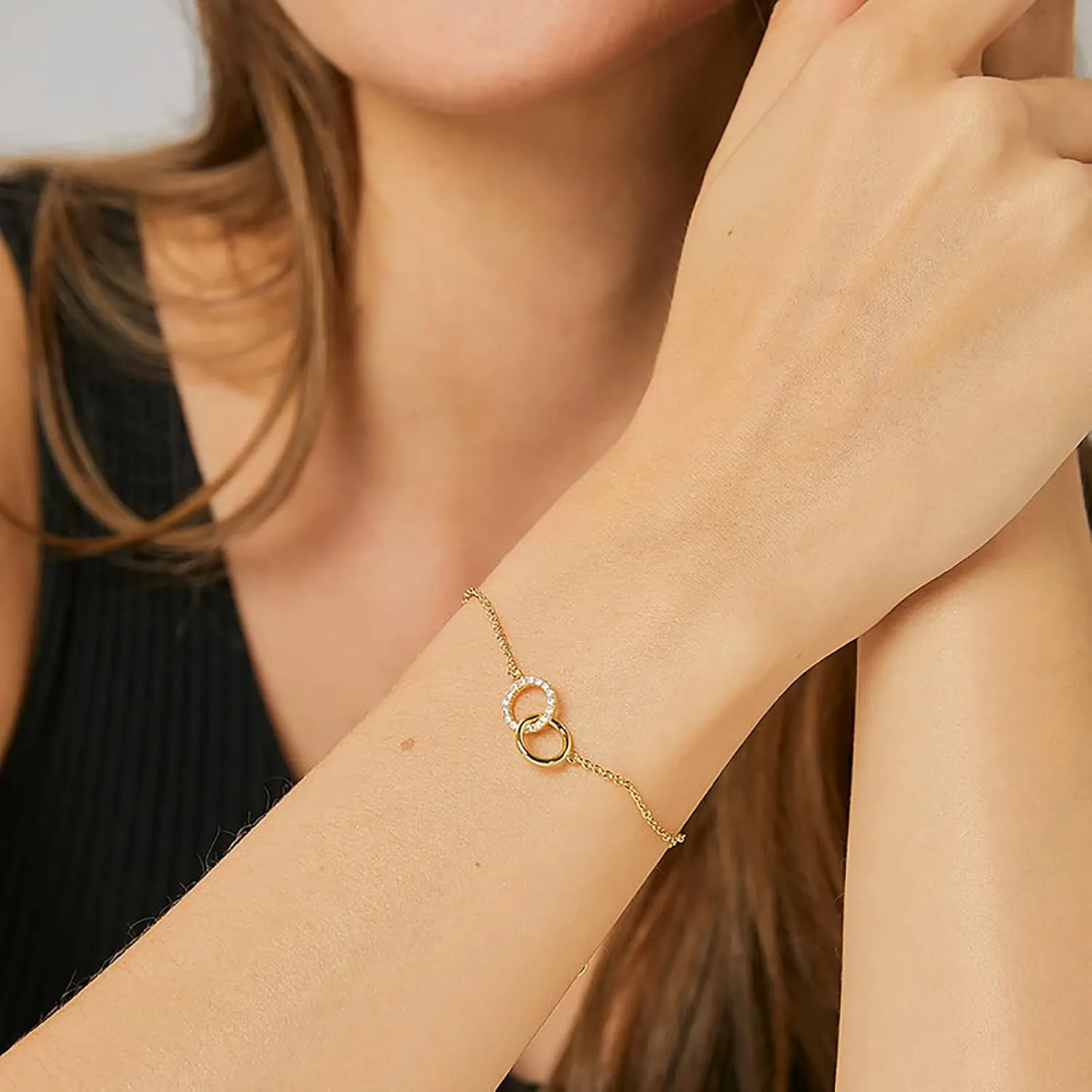 Gold Bracelet for Women 18K Gold Plated Dainty Gold Bracelets Non Tarnish Cuban Chain Link Bracelet Gold Charm Bracelet for Women