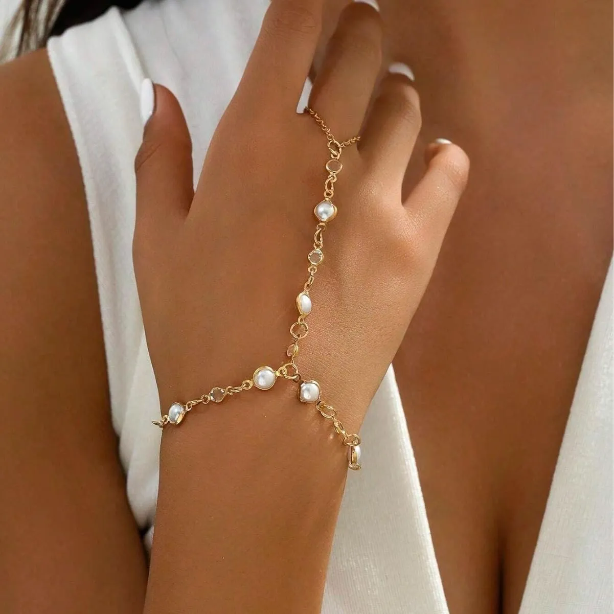 Hand Chain Rings Bracelets for Women Dainty Gold Finger Bracelet Ring Hand Chain Bracelets Butterfly Heart Pearl Hand Jewelry Ring Bracelet for Women Summer Trendy Stuff