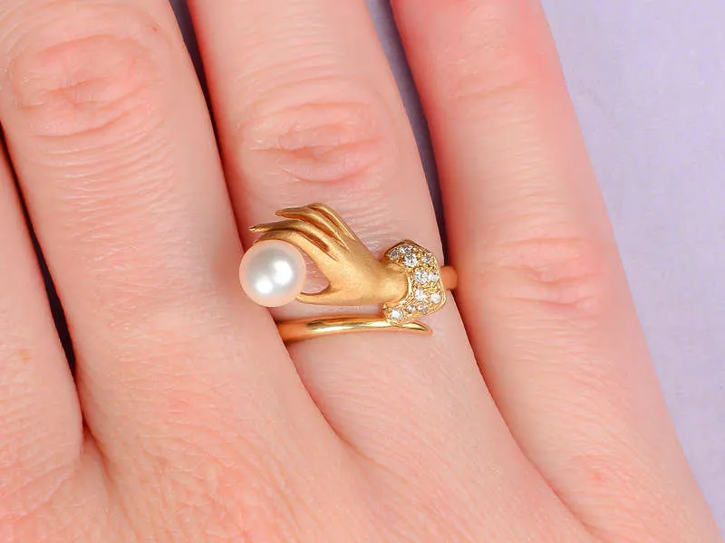 Hands On - Pearl Diamond Gold Ring