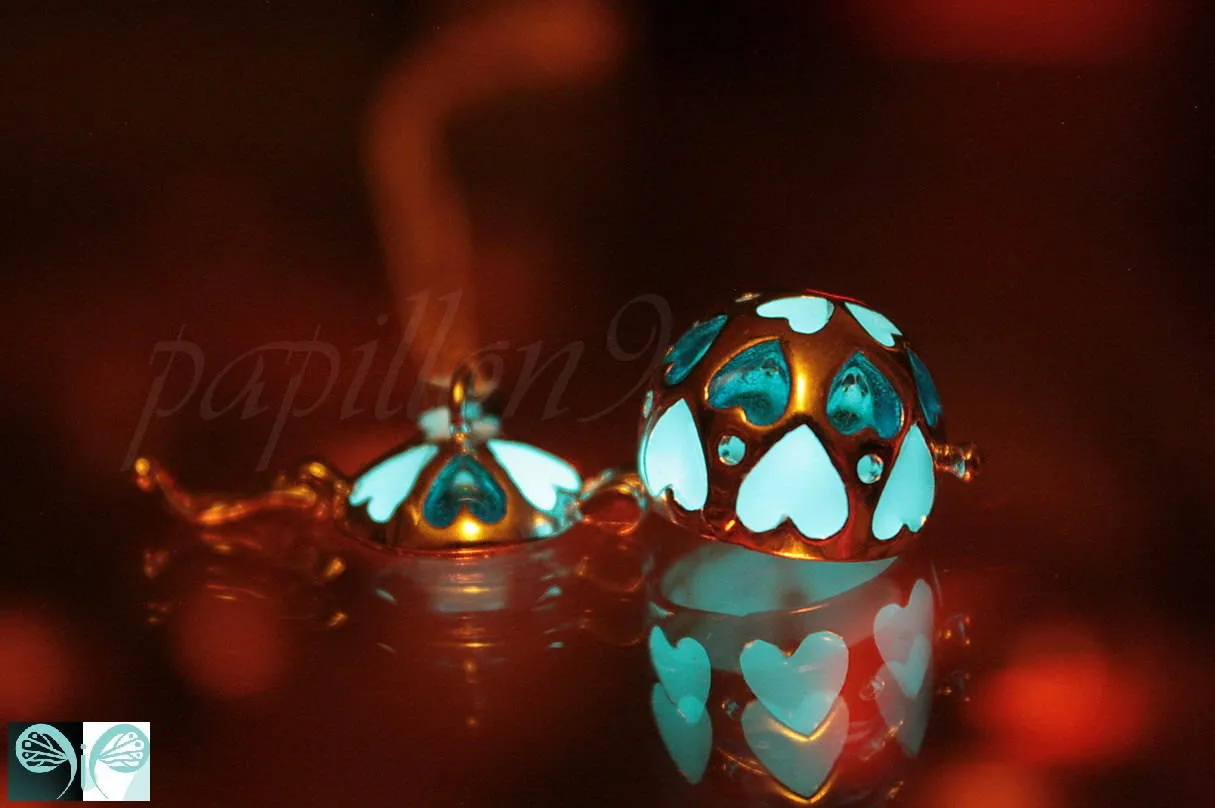 Hearts Locket Glow in the Dark / Heart Locket / Turquoise Hearts Locket /