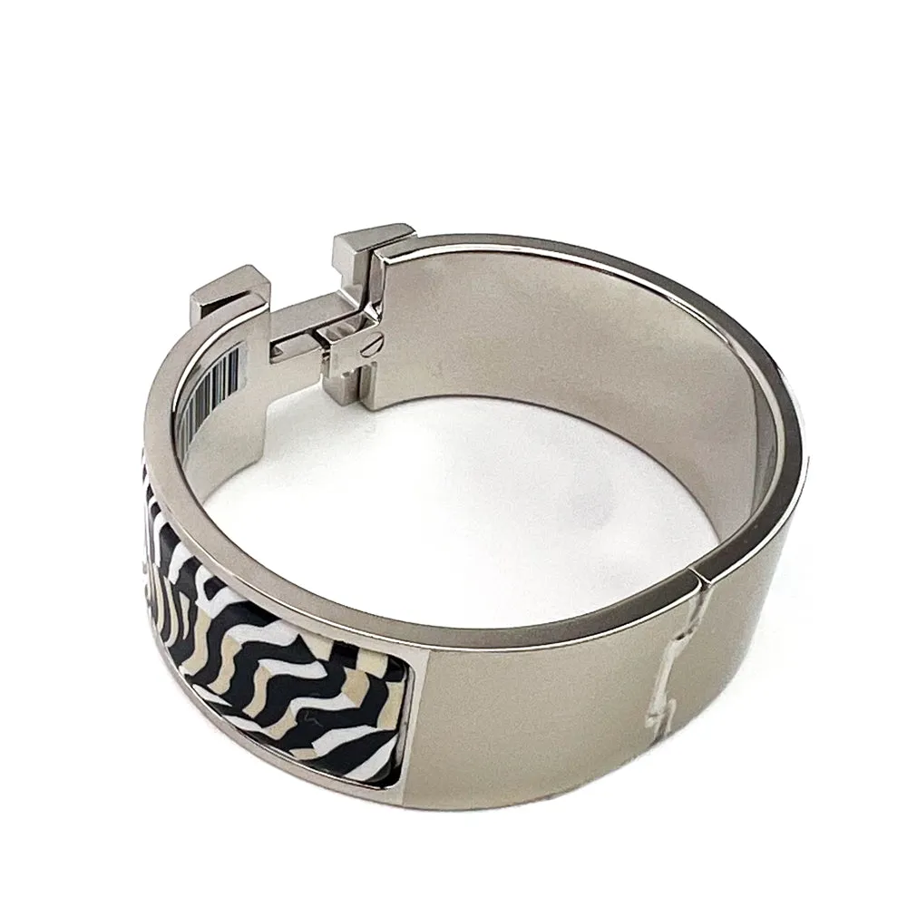 Hermes Beige and Blue Enamel Clic Clac H Zebres De Tanzanie PM Wide Bracelet