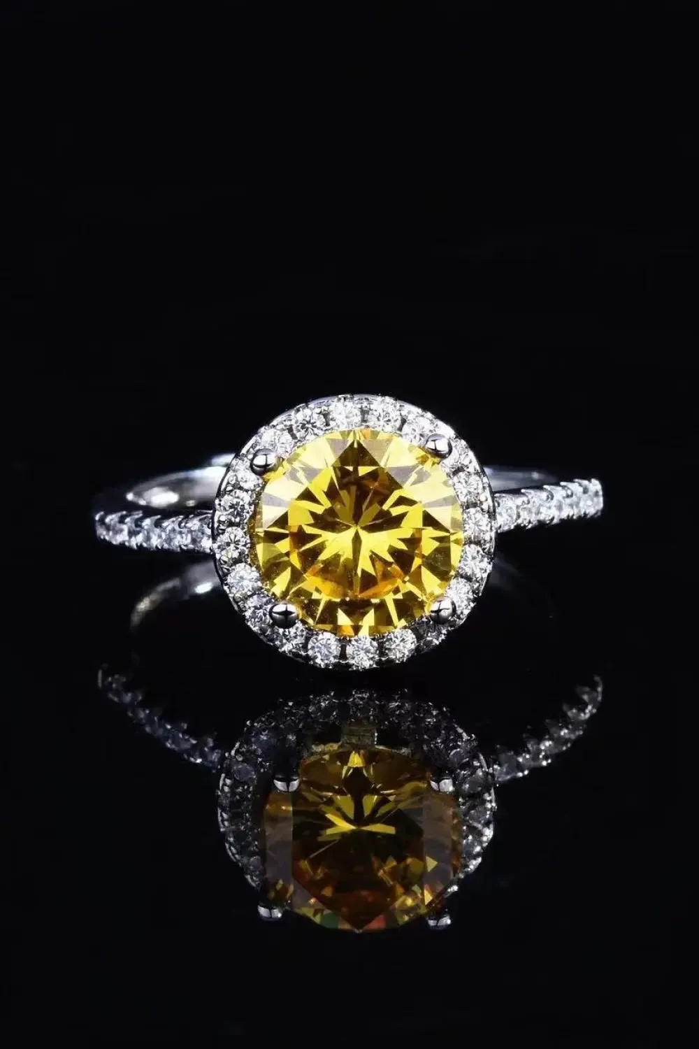 LOVCIA 2 Carat Moissanite Round Ring