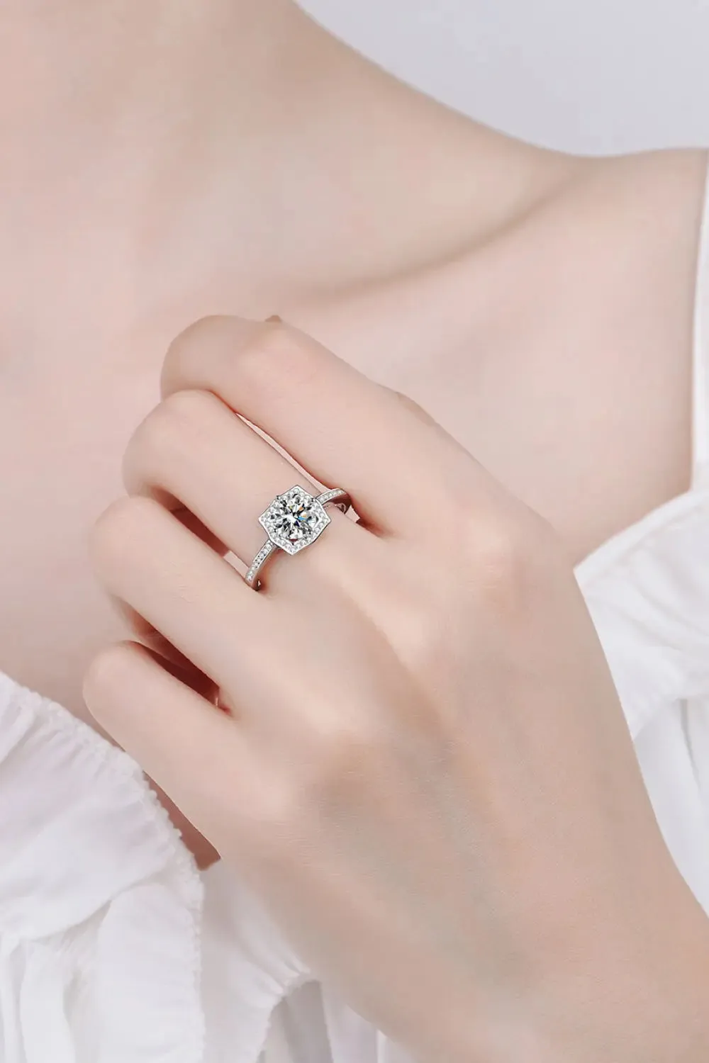 LOVCIA Embrace The Joy 1 Carat Moissanite Ring