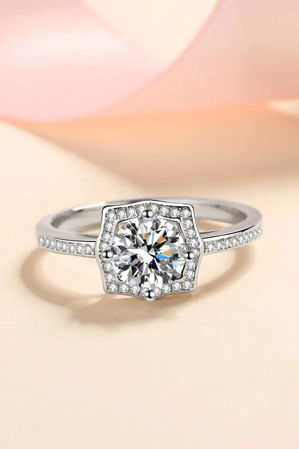 LOVCIA Embrace The Joy 1 Carat Moissanite Ring
