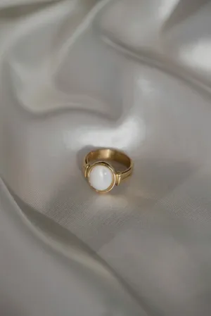 Mother of Pearl Oval Ring