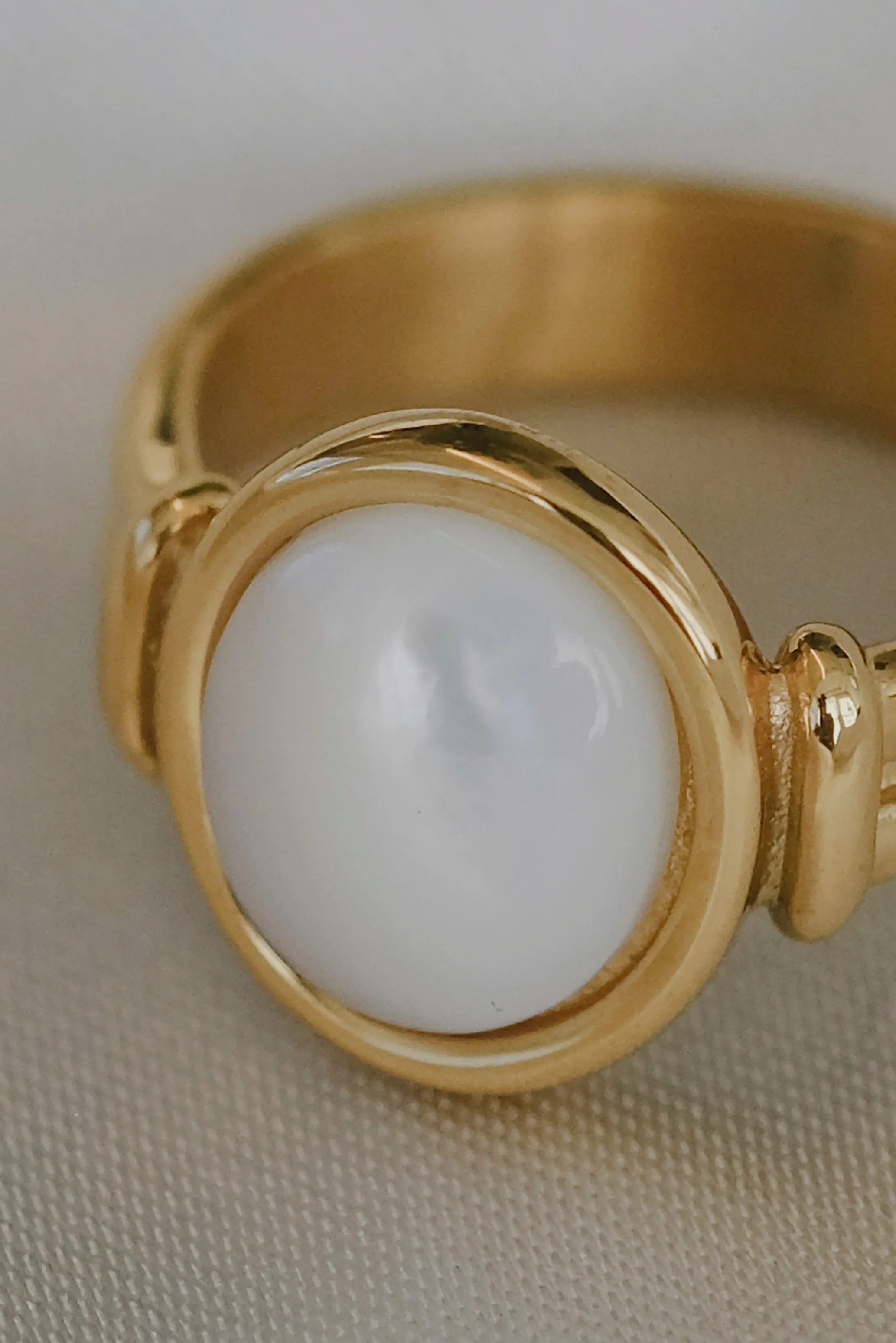 Mother of Pearl Oval Ring