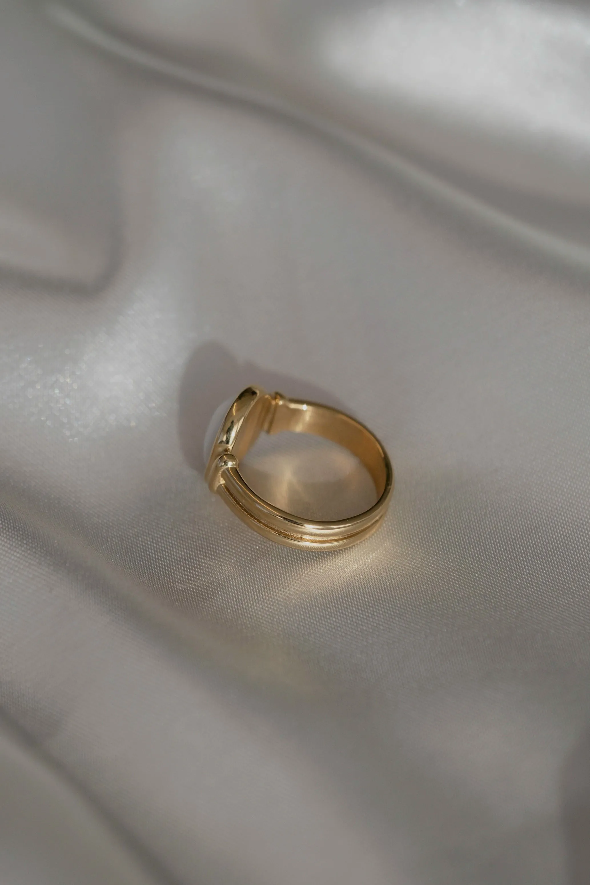 Mother of Pearl Oval Ring
