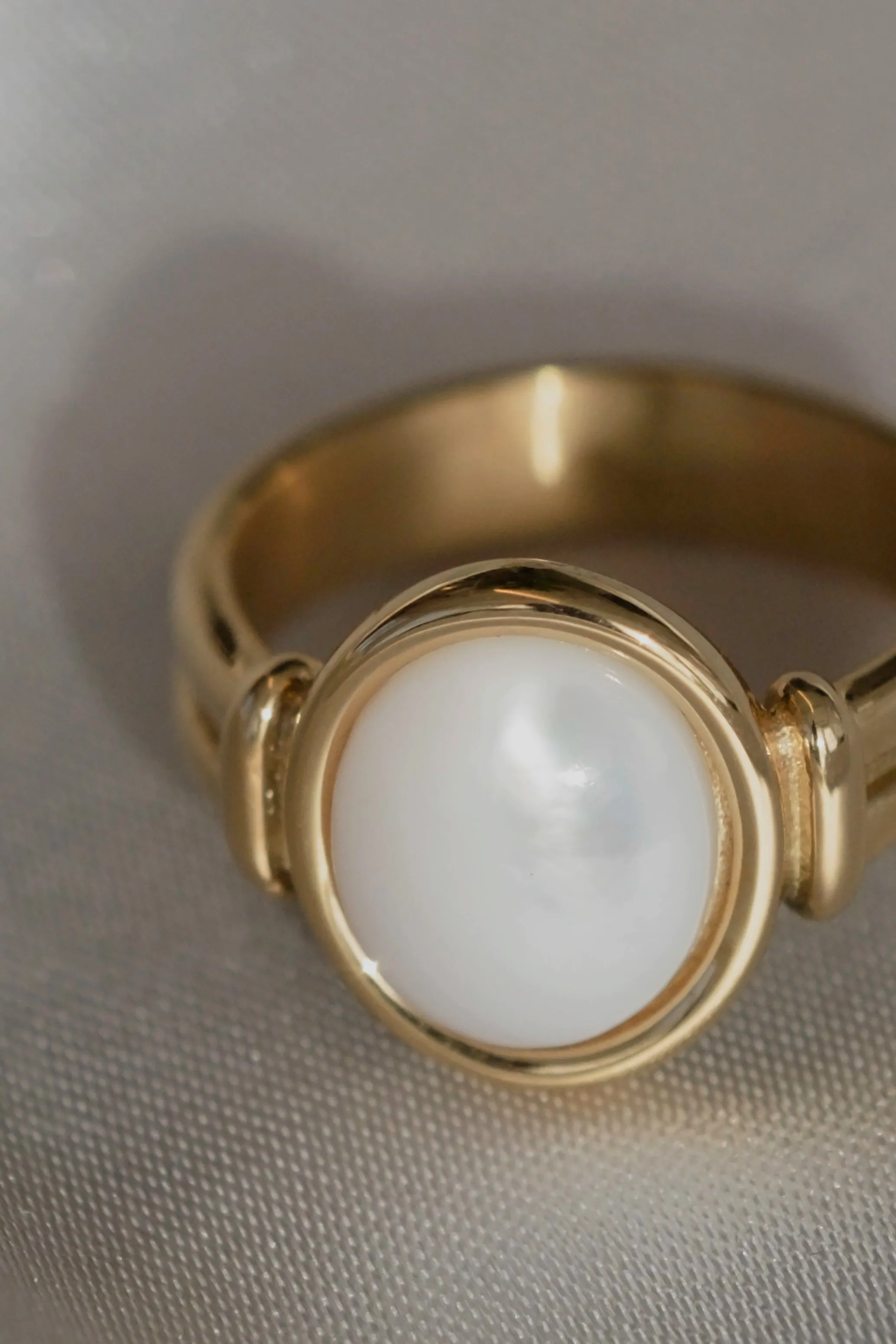 Mother of Pearl Oval Ring