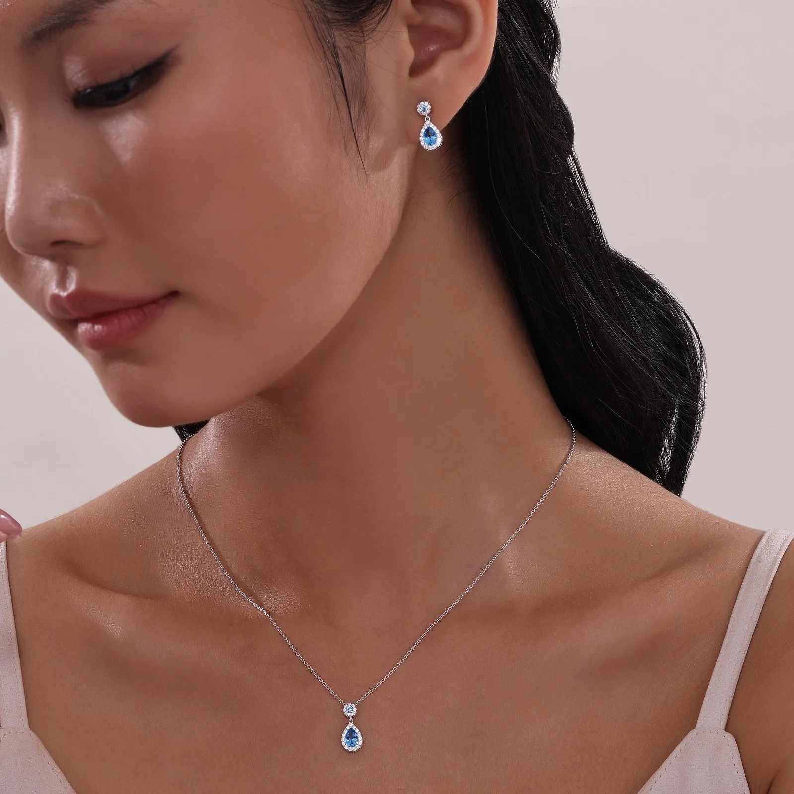Pear Shape Halo Necklace N0318CAP20