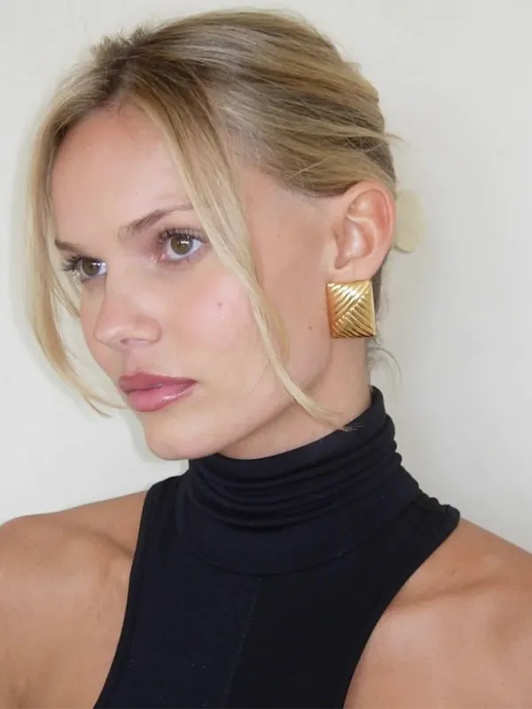 Stainless steel striped symmetrical earrings, simple niche design, fashionable earrings