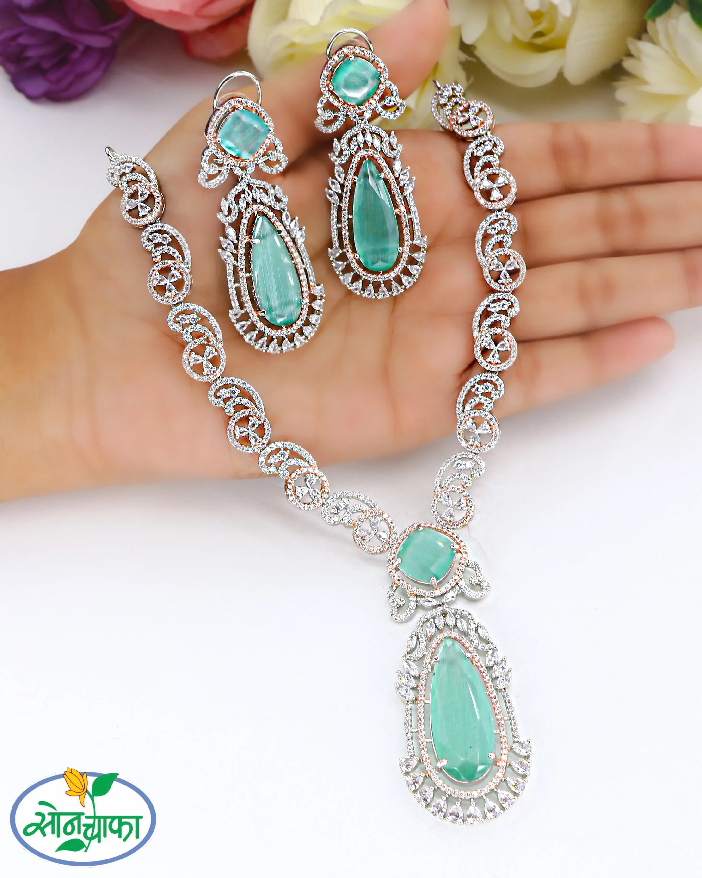 STYLISED LEAFY DIAMOND NECKLACE