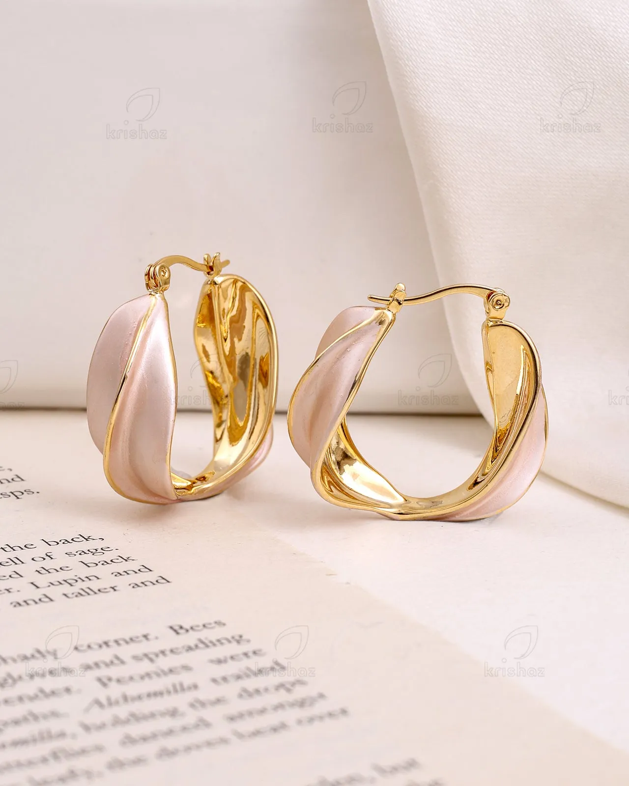 Venus Fashionable Hoops
