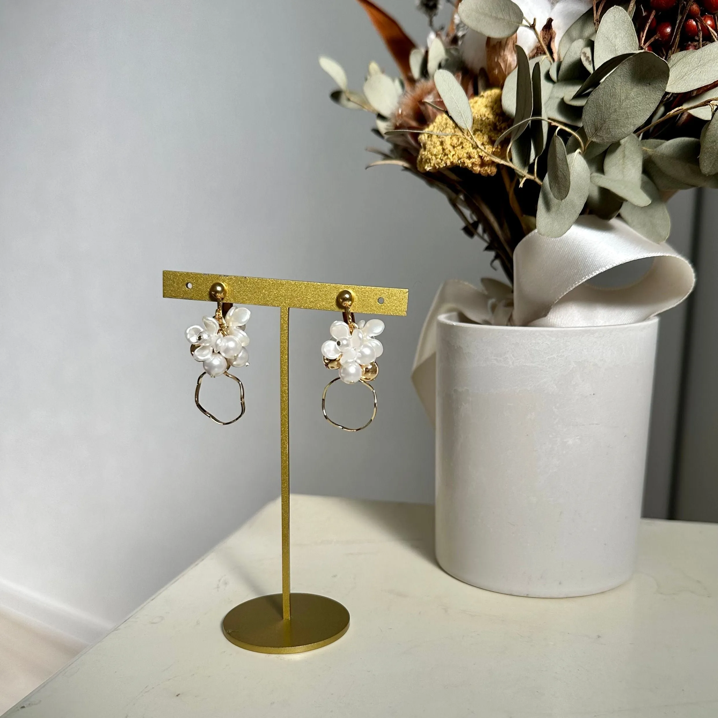 Very popular Flower Mini Pierced earrings and clip-on earrings