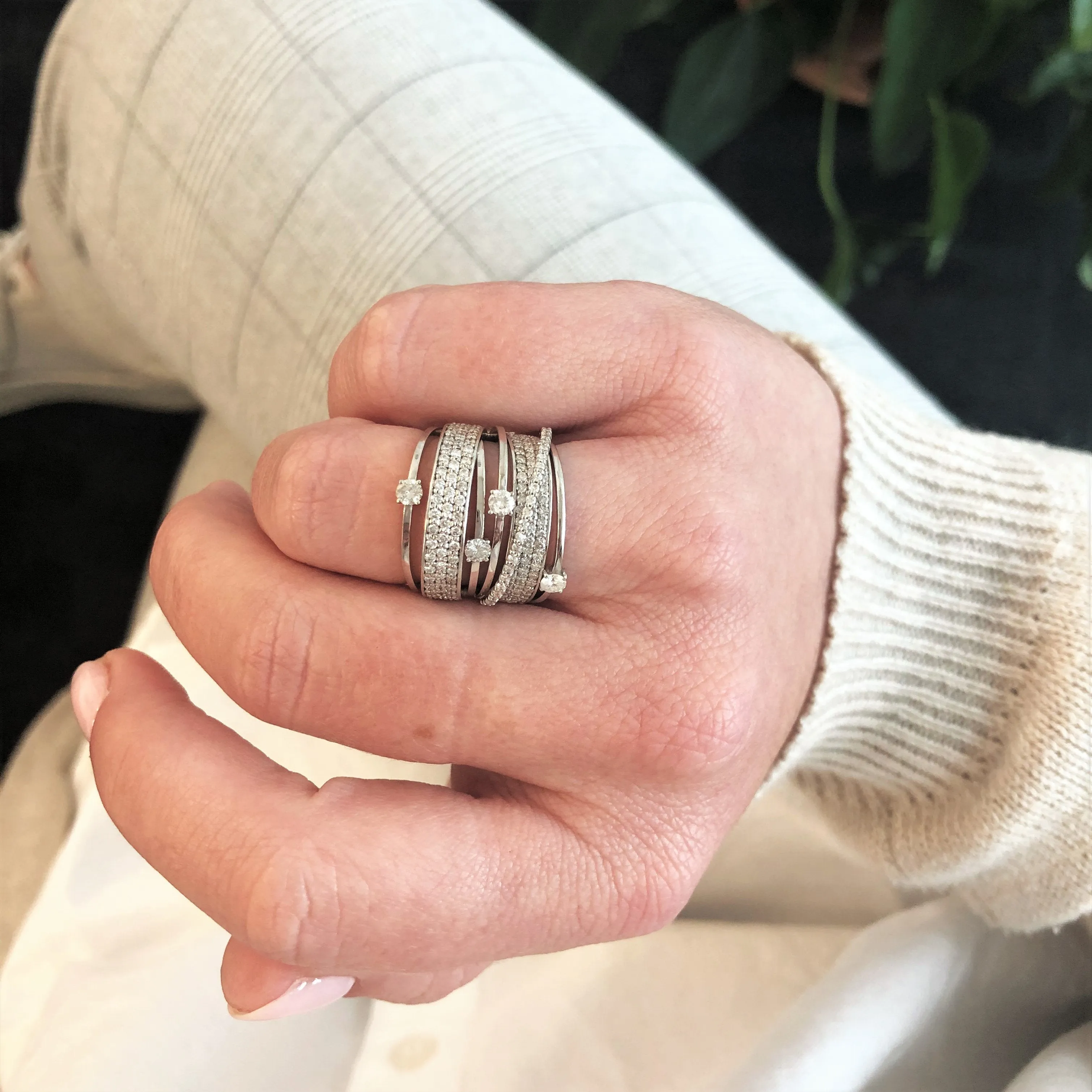 Vilakku Stuctured Natural Round cut Diamond Wedding Band