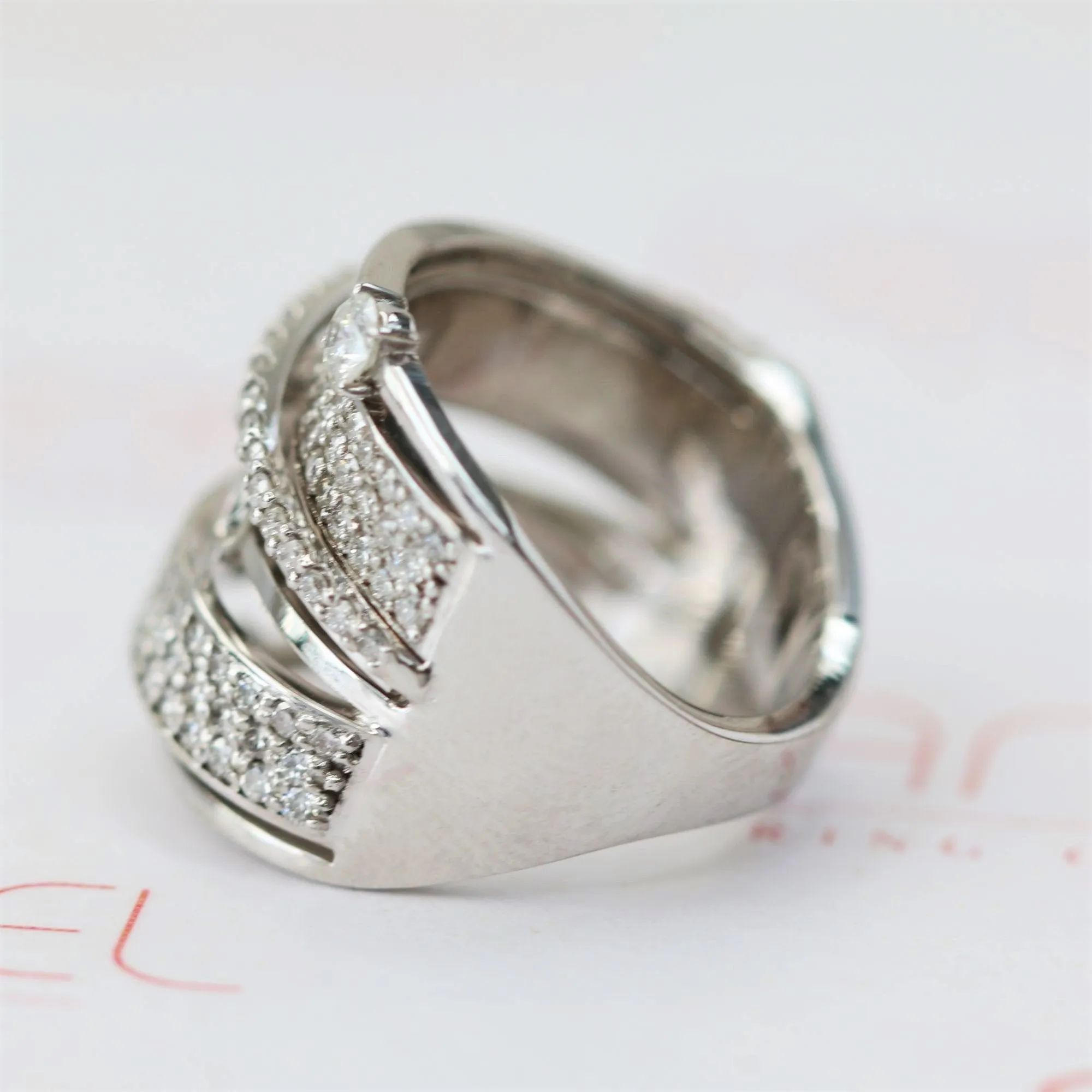 Vilakku Stuctured Natural Round cut Diamond Wedding Band