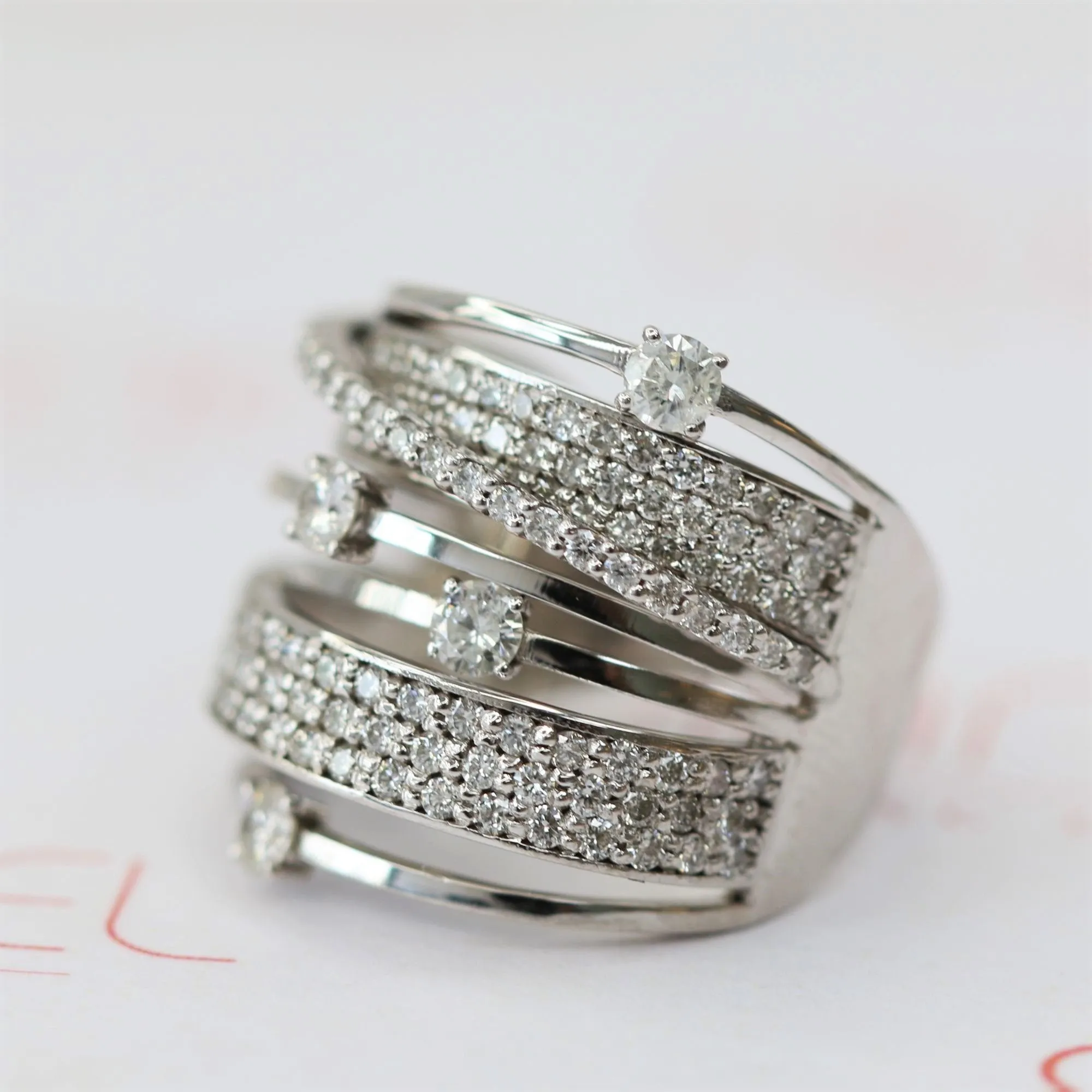 Vilakku Stuctured Natural Round cut Diamond Wedding Band